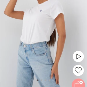 T-shirt Ralph lauren  - Säljer min vita t-shirt från Ralph lauren! Den är använd ett fåtal gånger, i superfint skick! 