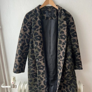 Kappa från o.p.d.v - Använd fåtal gånger. Normal i storlek. 