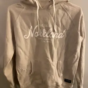 Norrlands hoodie i beige i storlek xs! Jättefint skick💓💓