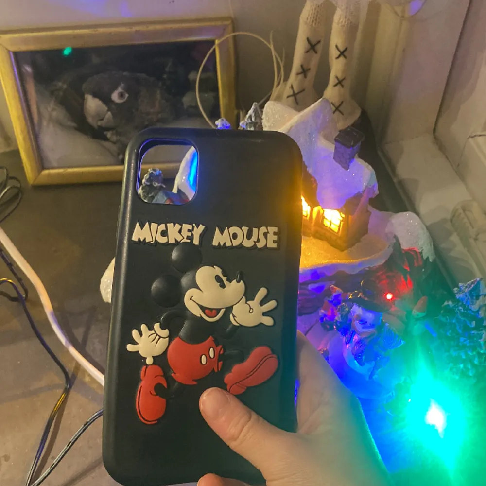 här kan du få ett nytt mobil skal med den roliga och gulliga mickey mouse. Accessoarer.