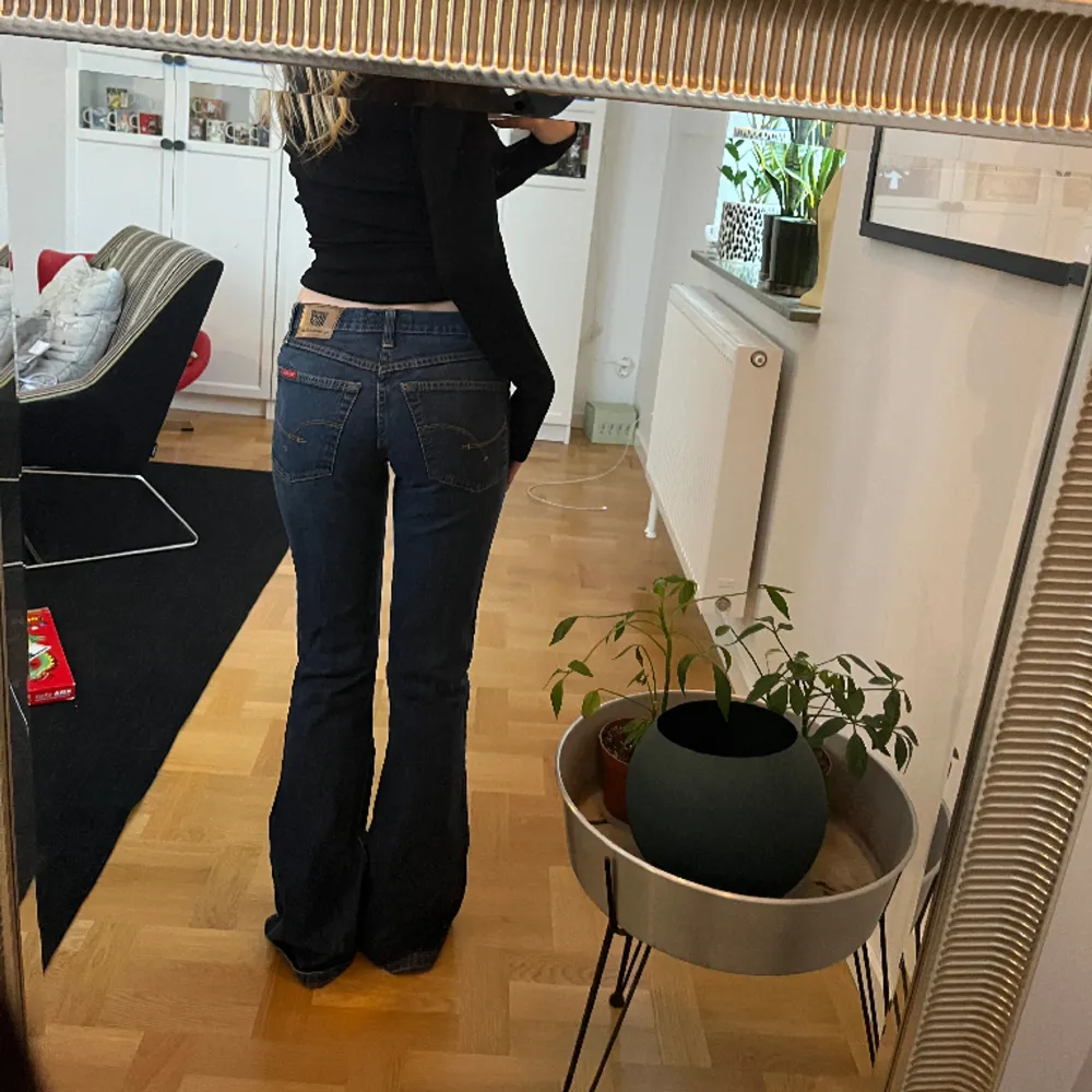 Så snygga mörkblåa jeans i storleken w27 L33💕. Jeans & Byxor.