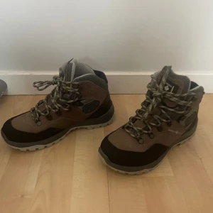 Vinterskor Canada snow - Vinterkängor från Canada snow, köpta denna vinter, har inte kommit till så stor användning. Använda 1 gång. Storlek 37. 