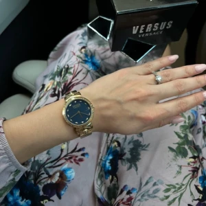 Versus Versace dam klocka  - Helt ny ,använd bara en gång     