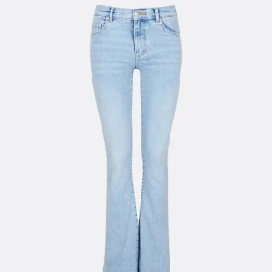 Utsvänga ljus blåa jeans - Från biktok. Väldigt skönt material i stretch. Passar M/L/Xl. 