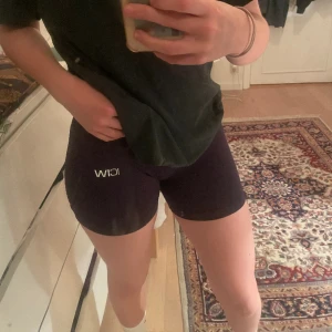 Icaniwill shorts - Jättefina träningsshorts som verkligen sitter på plats när man tränar. Kommer inte till användning. Bra skick! Köparen står för frakt 