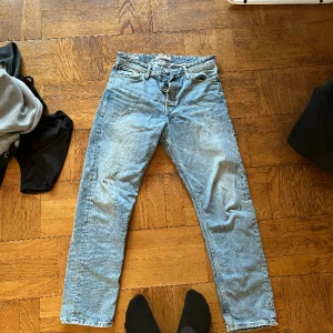 Snygga blåa jeans 30/32 - Snygga blåa jeans från JacknJones. Storlek 30/32