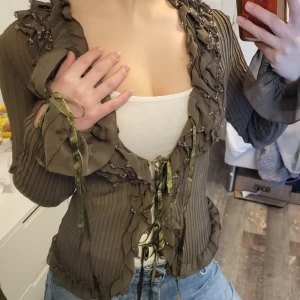 Genomskinlig kofta paljetter pärlor - Så himla vacker men aldrig använd! Köpt på amerikansk secondhand utomlands, saknar inga pärlor eller paljetter 🫶