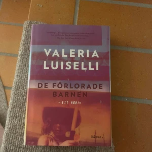 Bok, De förlorade barnen - En super interessant bok som jag vill dela med mig av till någon annan istället! handlingen står på andra sidan!