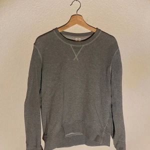 Arket tröja - En fet arket tröja för mycket bra pris! Använd men väl omhändertagen. Storlek S Tveka inte på att höra av dig vid fler frågor!🙌🤝