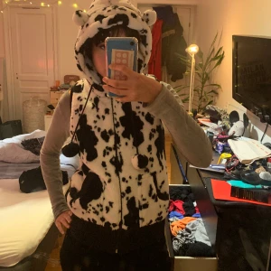 Pälsväst - Pälsväst med öron som är super varm och skön