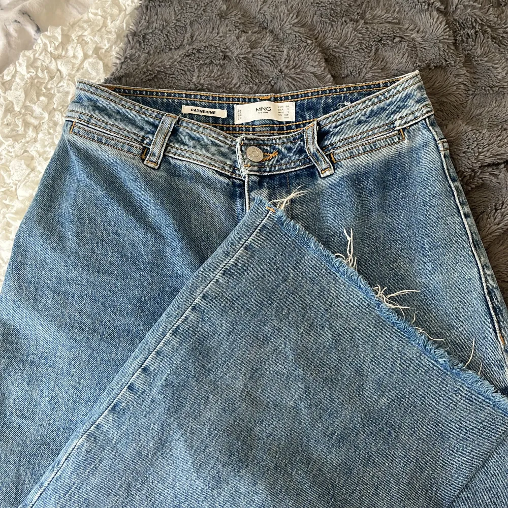 Ett par så stretchiga jeans som jag nu säljer för ett så bra pris💗💗💗 8/10. Jeans & Byxor.