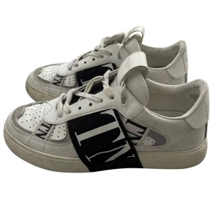 VL7N sneaker från valentino  - Ordinarie pris är runt nio tusen. 