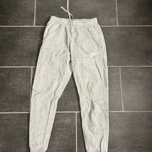 Nike byxor  - Nike byxor storlek s 9/10 skick 