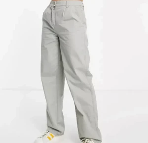 Byxor - Jättefina, sparsamt använda, grön/grå byxor