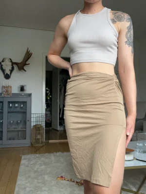 Kjol med slits - Endast använd två gånger 