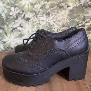 Pumps - Superfina pumps knappt använda 