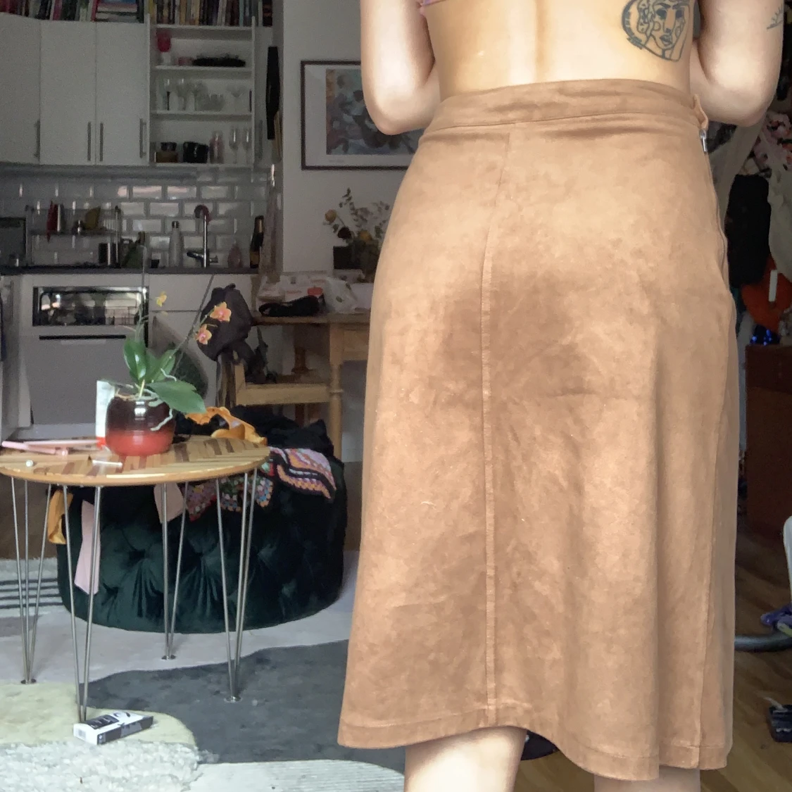 Medellång kjol i mockaimitation - 91