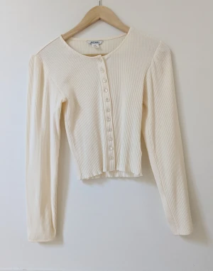 Långärmad tröja/kofta med puffärmar  - Knappt använd MONKI kofta. Storlek XS. 