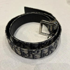 Dior bälte - Säljer ett diorbälte i storlek 95. 