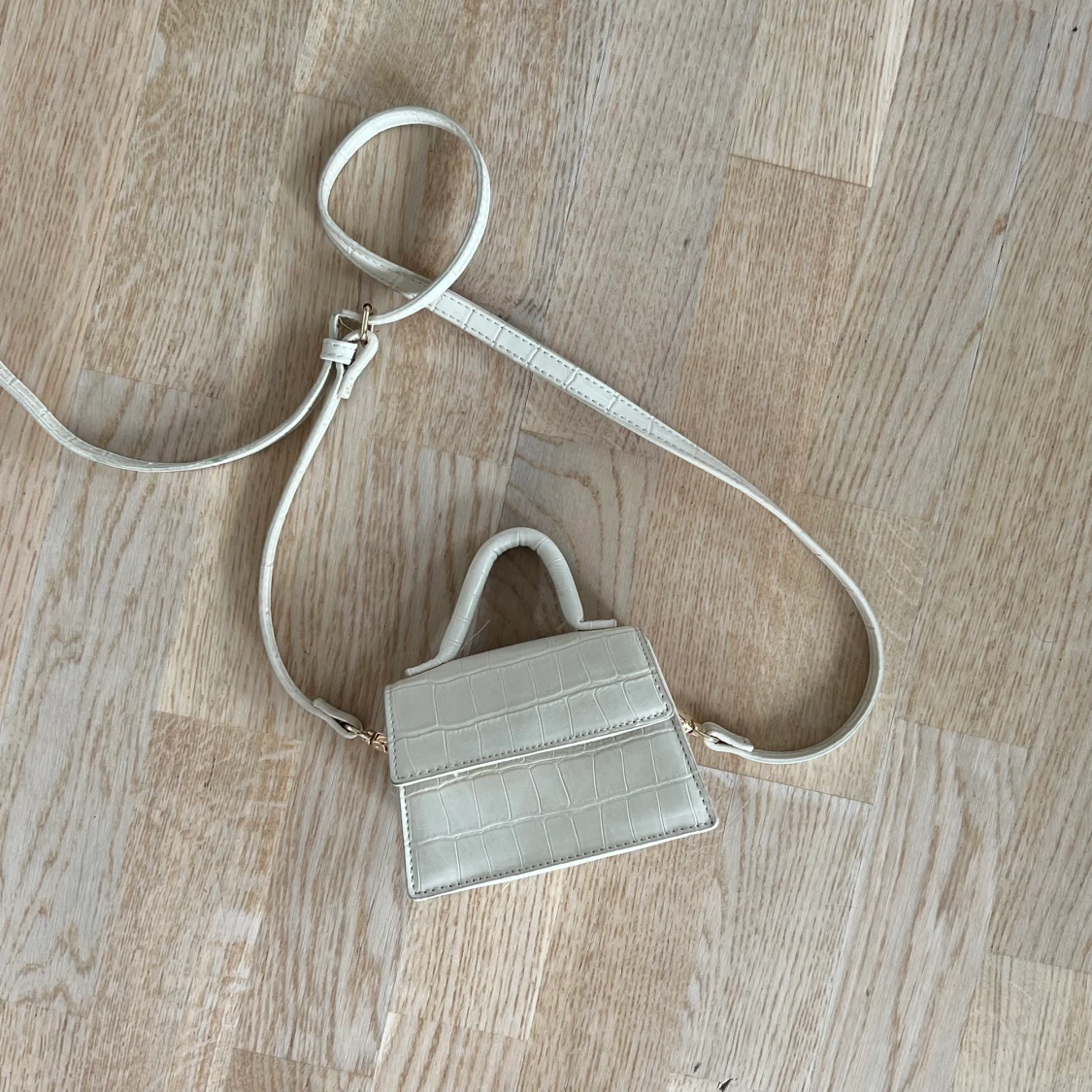 Liten axelväska från NA-KD - 90