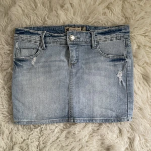 Jeans kjol - Säljer denna super söta jeanskjol från stradivarius🤗