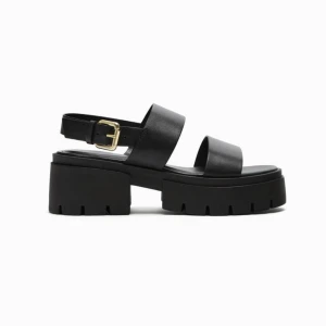 Zara - skinnsandaler  - Oanvända skinnsandaler från Zara i storlek 38, skriv för egna bilder ❤️