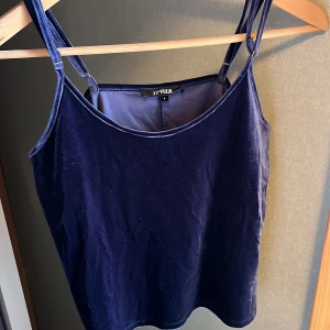 Sammettröja stl S - Fint skick! Justerbara band!