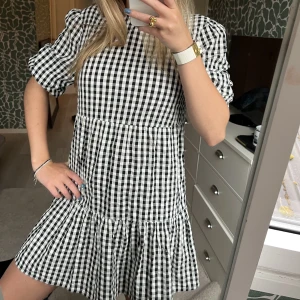 Rutig klänning! - Super söt klänning!!