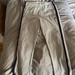 Byxor - Sjukt snygga Ralph Lauren mjukisbyxor i väldigt bra skick till fint pris. 