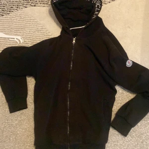 Moncler långtröja  - Bra skick  