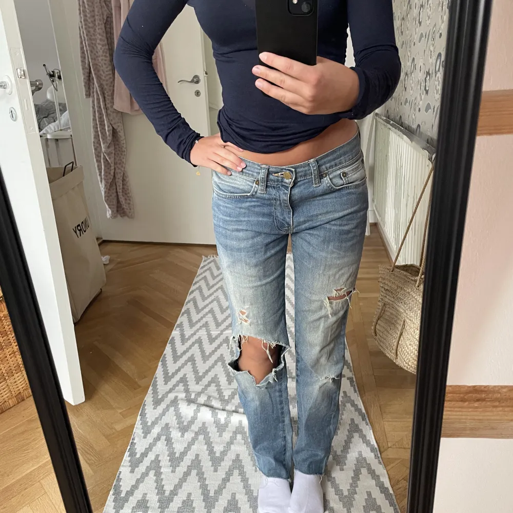 Jätte snygga lågmidjade jeans från Levis 🤩mått och fler bilder kom priv!! . Jeans & Byxor.