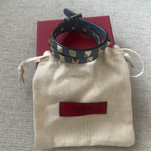 Valentino armband  - Tjena säljer nu ett riktigt fint valentino armband. 