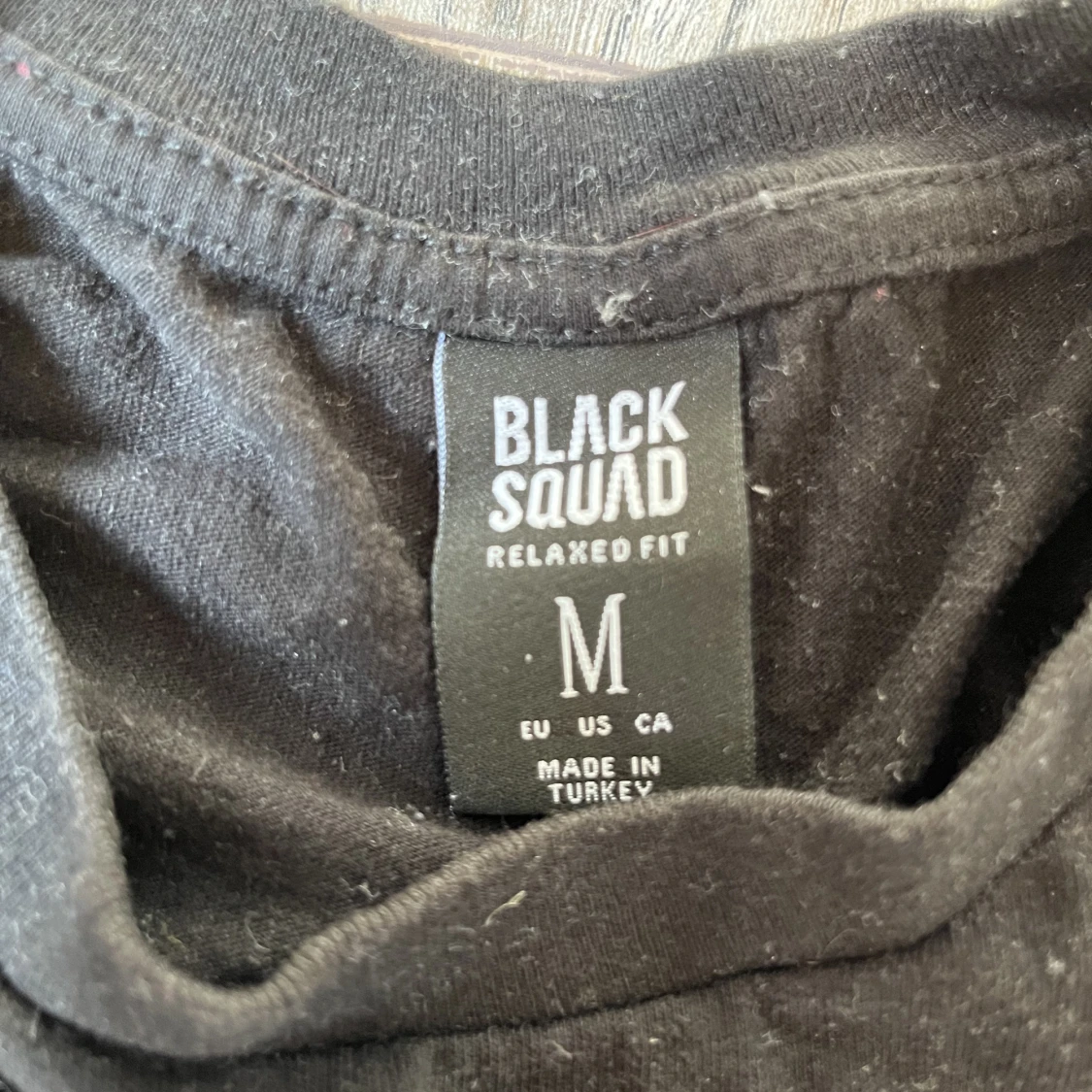 Svart T-shirt med tryck  - 90