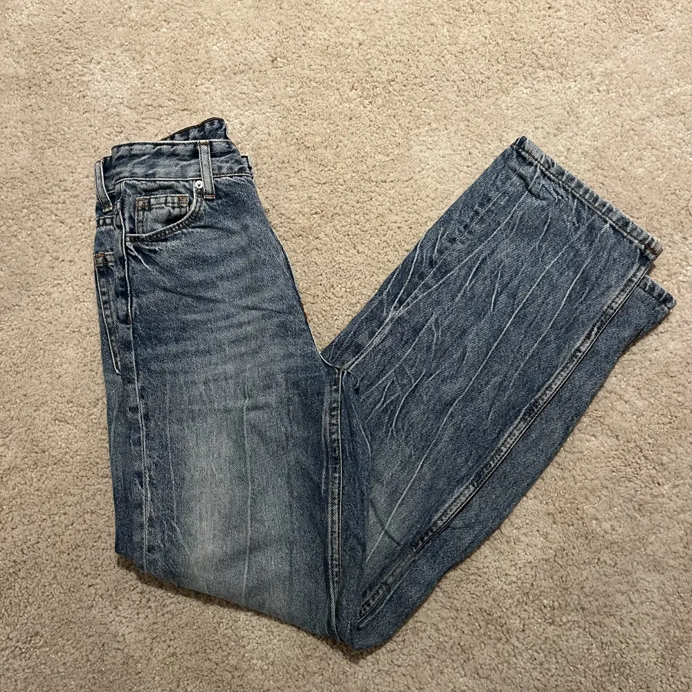 Säljer mina jeans från Berska, endast andvänt ett fåtal gånger och i fint skick, säljer pga av att de inte kommer till andvändning längre💕💕. Jeans & Byxor.