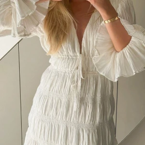 Klänning  - En super fin klänning som jag bara använt en gång. Den är ny. Nypris 600 men säljer för 500💗 skriv om ni har några frågor!