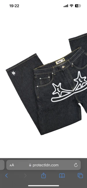 Protect ldn og white spike jeans - Lite heel scrape annars inga märken  Använda