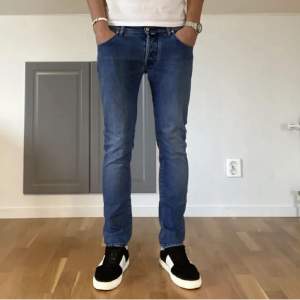 Jacob Cohen jeans 👖  Skick 9/10, köpte men var För stora för mig tyvärr ! Köparen står för frakt 🚚 