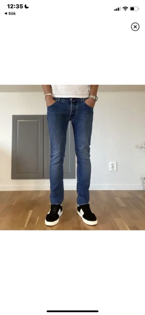 Jacob Cohen jeans - Jacob Cohen jeans 👖  Skick 9/10, köpte men var För stora för mig tyvärr ! Köparen står för frakt 🚚 