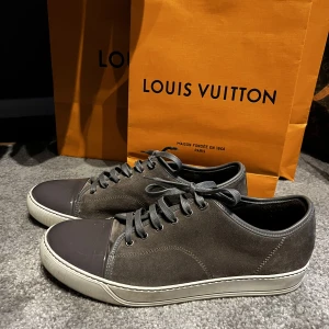 Lanvin Skor - Säljer dessa trendiga Lanvin i storlek 44, riktigt bra cond och syns knappt att dem är använda!