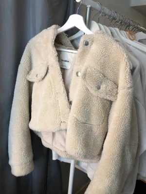 Teddy jacka - Jättemysig Teddy jacka från pull&bear! I fint skick 