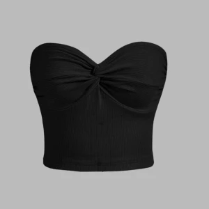 Topp från Shein🖤 - Svart topp från Shein🖤 Inte använd bara testad, köpt för 70kr🖤