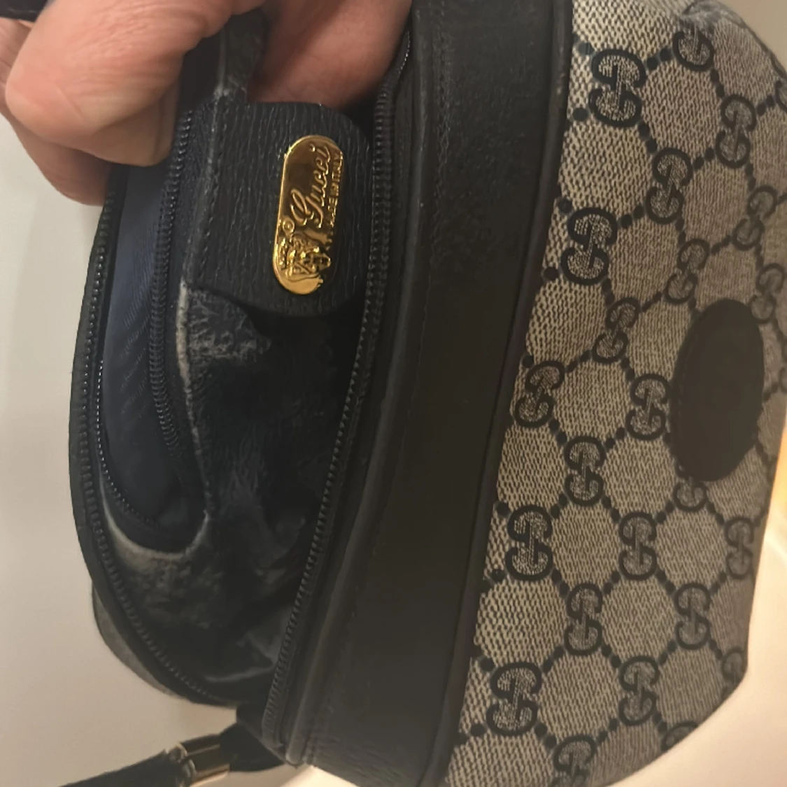 GUCCI NAVY GG VINTAGE COATED CANVAS SHOULDER BAG - 91