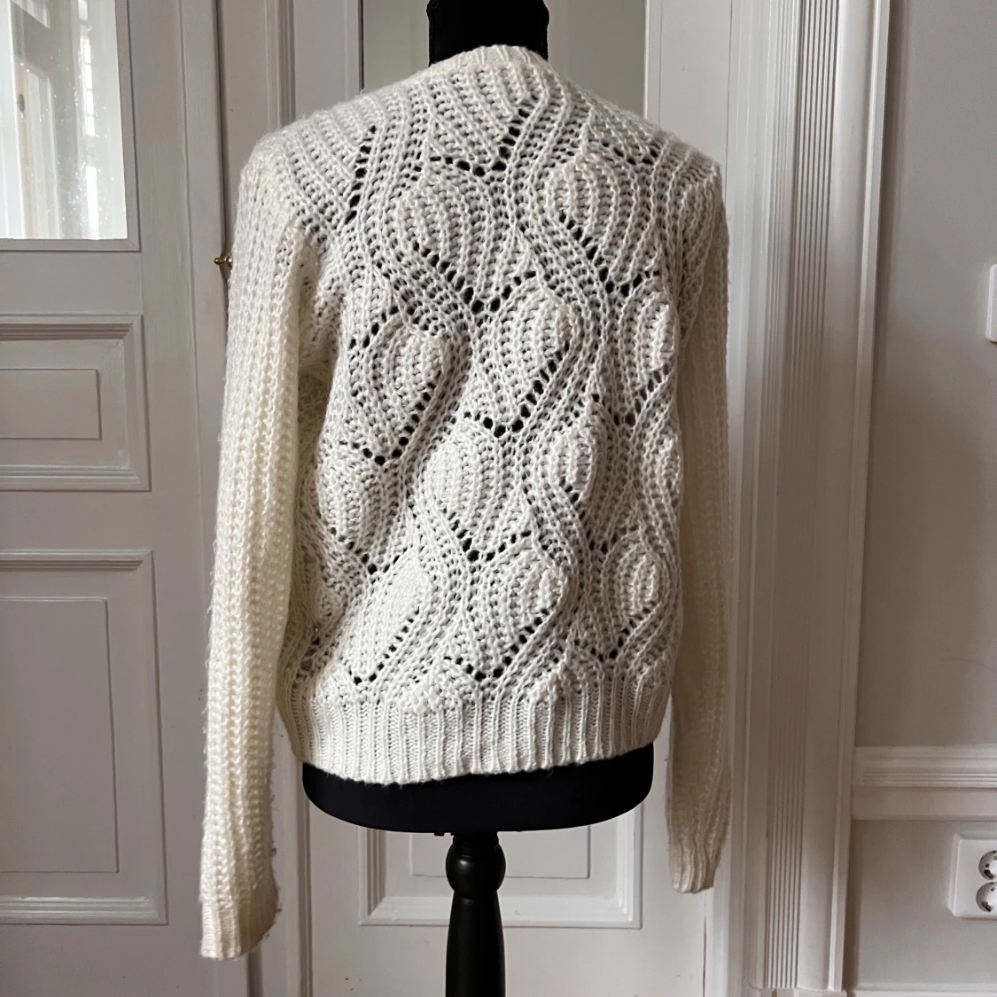 ”Hål”stickad tröja - 91