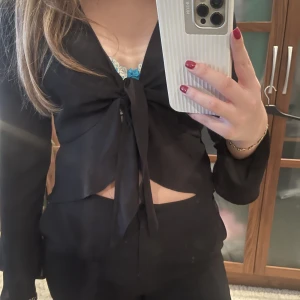 Knyttopp  - Topp som man knyter från Ginatricot. 🙌🏼