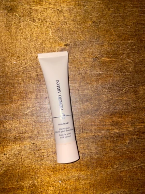 Armani Neo Nude Tinted Moisturizer  - Endast testat. I färgen 8.5. Nypris 505kr