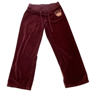 Juicy byxor 💕 - Juicy byxor, säljer dem för att de var några centimeter för korta för mig som är 1.68. Jag klippte märket för att det störde mig. Man säljer inte den här modellen 💕💕