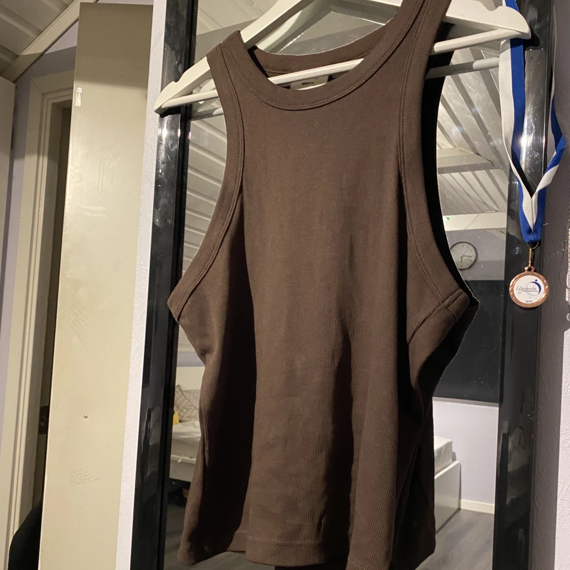 brun topp från gina