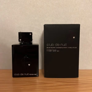 club de nuit intense man - club de nuit intense man EdT  Flaskan är 105ml stor och är inte genomskinlig, så svårt att säga hur mycket som är kvar. Skulle gissa på runt 80% kvar.