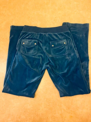 Juicy couture set  - Nu säljer jag mitt älskade juicy sett i färgen regetta eftersom jag inte använder dem lika mycket! Settet är precis som nytt, har haft det i ca 4 månader. Pris kan diskuteras men inget under 1500!