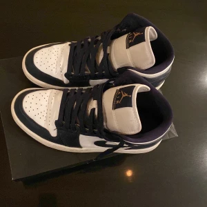 Air Jordan 1 mid obsidian - Använda endast ett par månader i mycket gott skick!